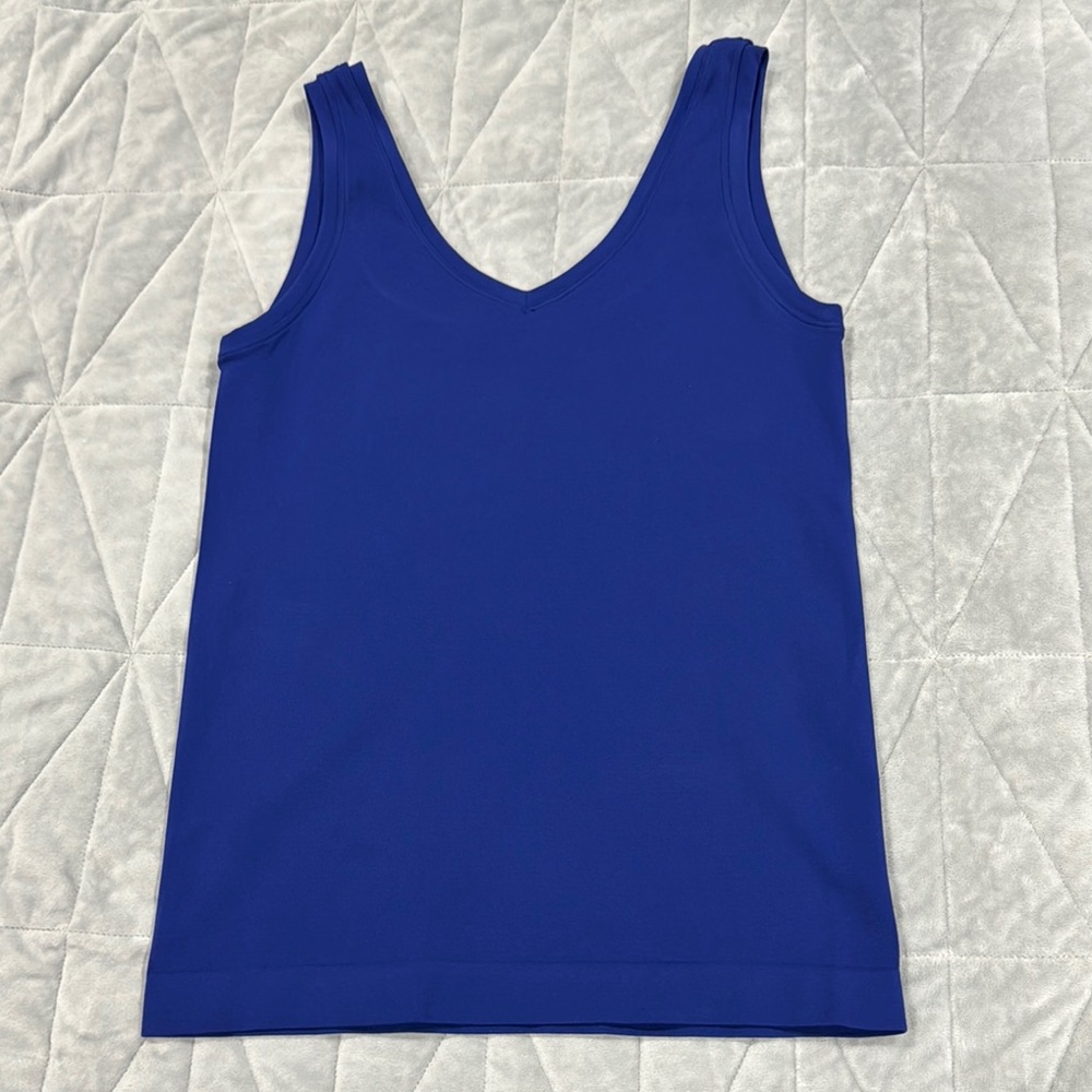 White house black market Fitted Blue Tank Top with V-Neckline size s